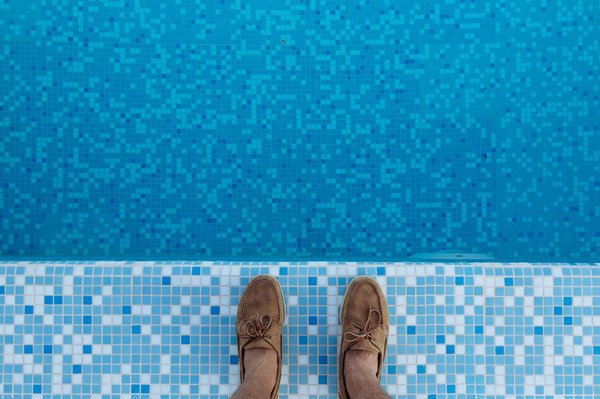 Les accessoires indispensables pour une piscine pratique et esthétique
